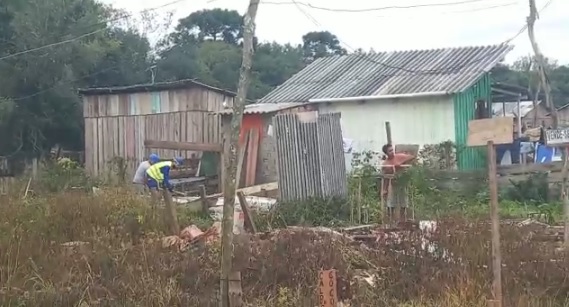 Após flexibilizar medidas, Prefeitura derruba casas na Caximba