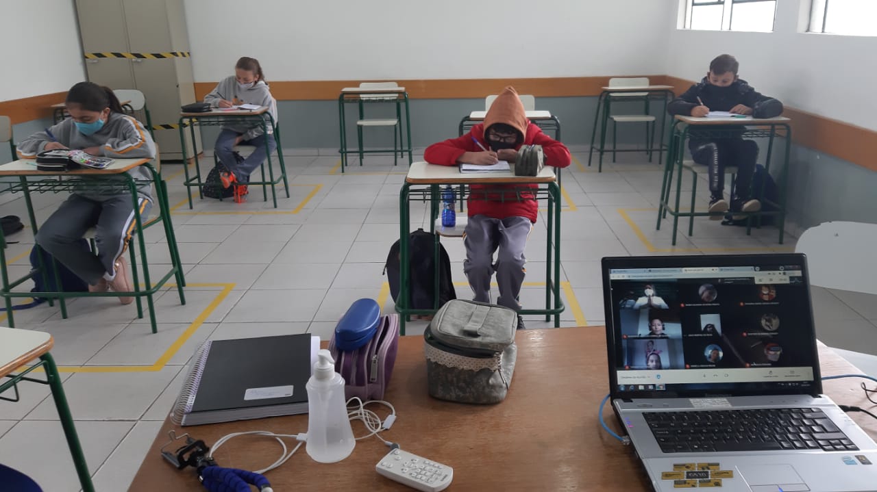 Colégios estaduais de Curitiba não voltam às aulas presenciais