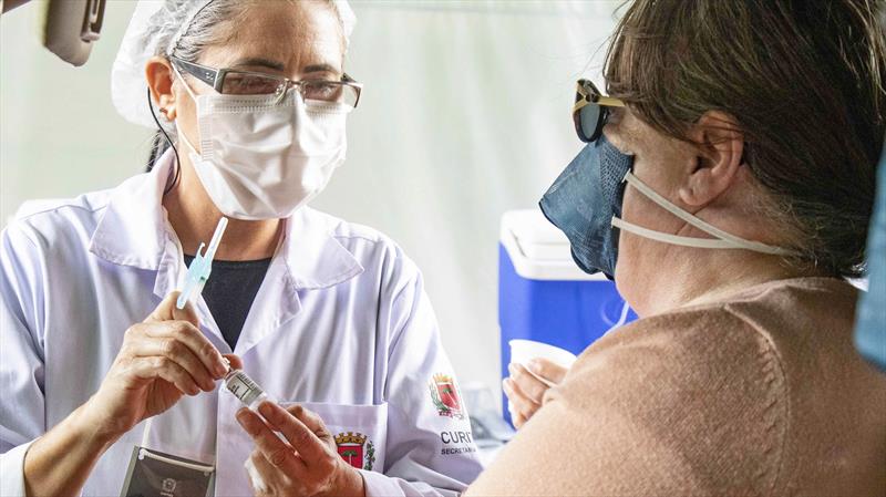 Curitiba diz que vacinas de gestantes e puérperas foram para professores