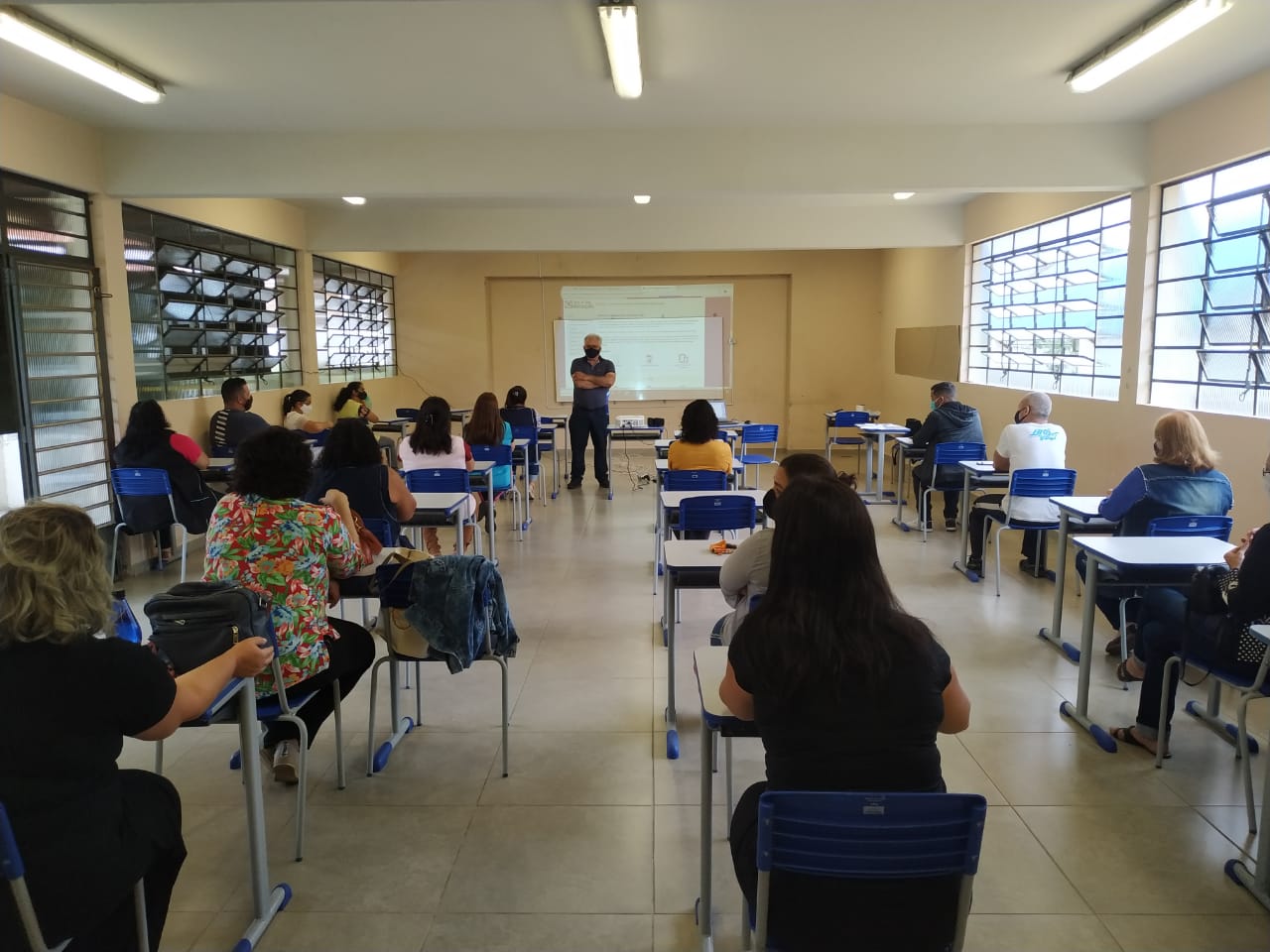 Vacinação atingirá um terço dos profissionais da Educação