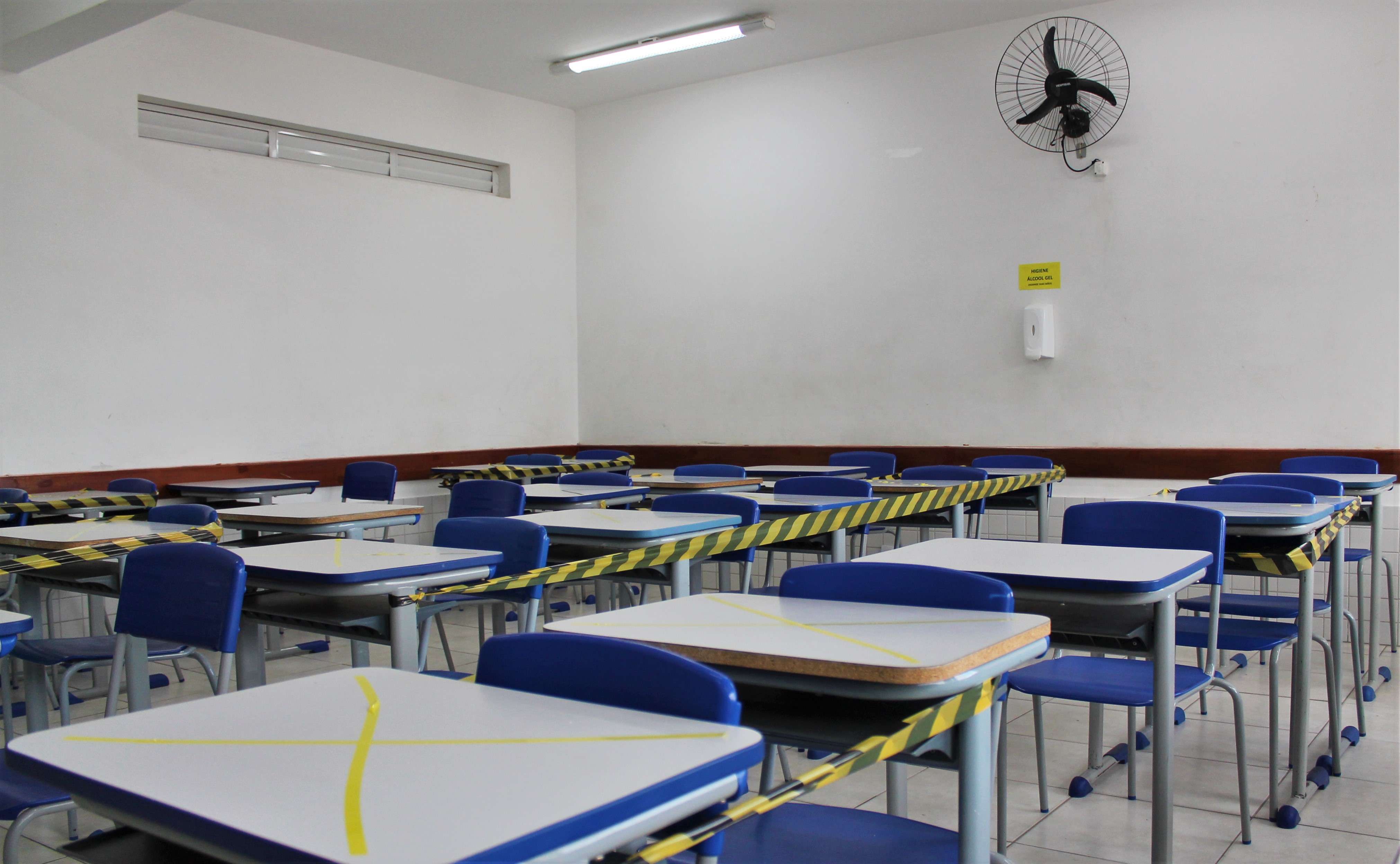 Até 800 escolas estaduais do PR podem retomar aulas presenciais na segunda-feira