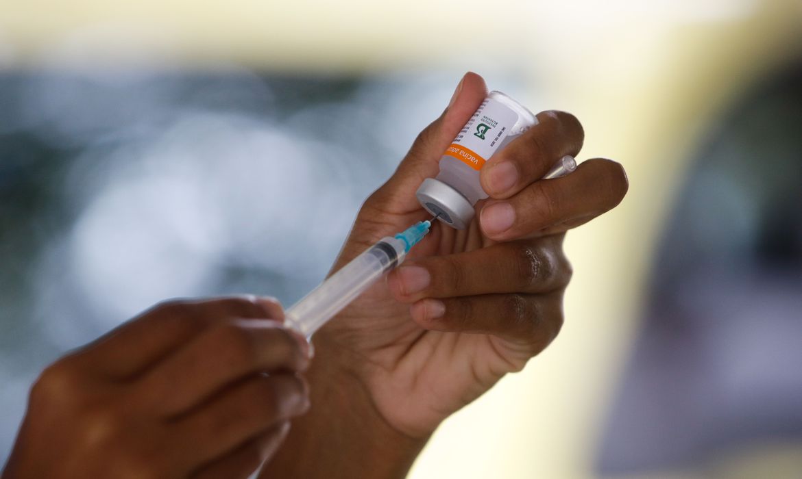 Prefeitura adianta segunda dose em novos grupos nesta segunda. Veja quais