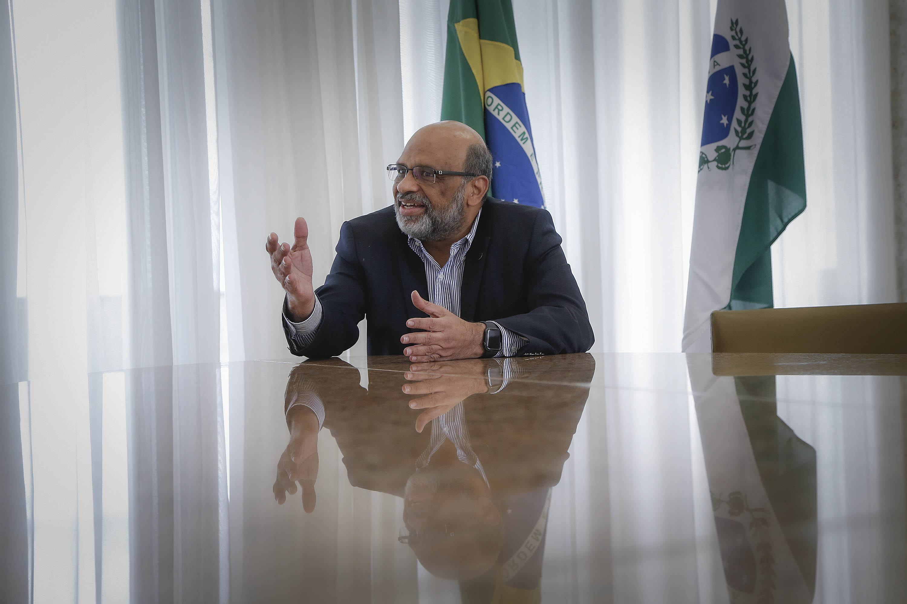 Secretário da Fazenda do Paraná é intubado por complicações da covid-19