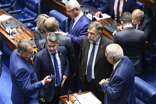 Um contra, um a favor, outro em silêncio: o que os senadores do Paraná pensam sobre a CPI da Covid