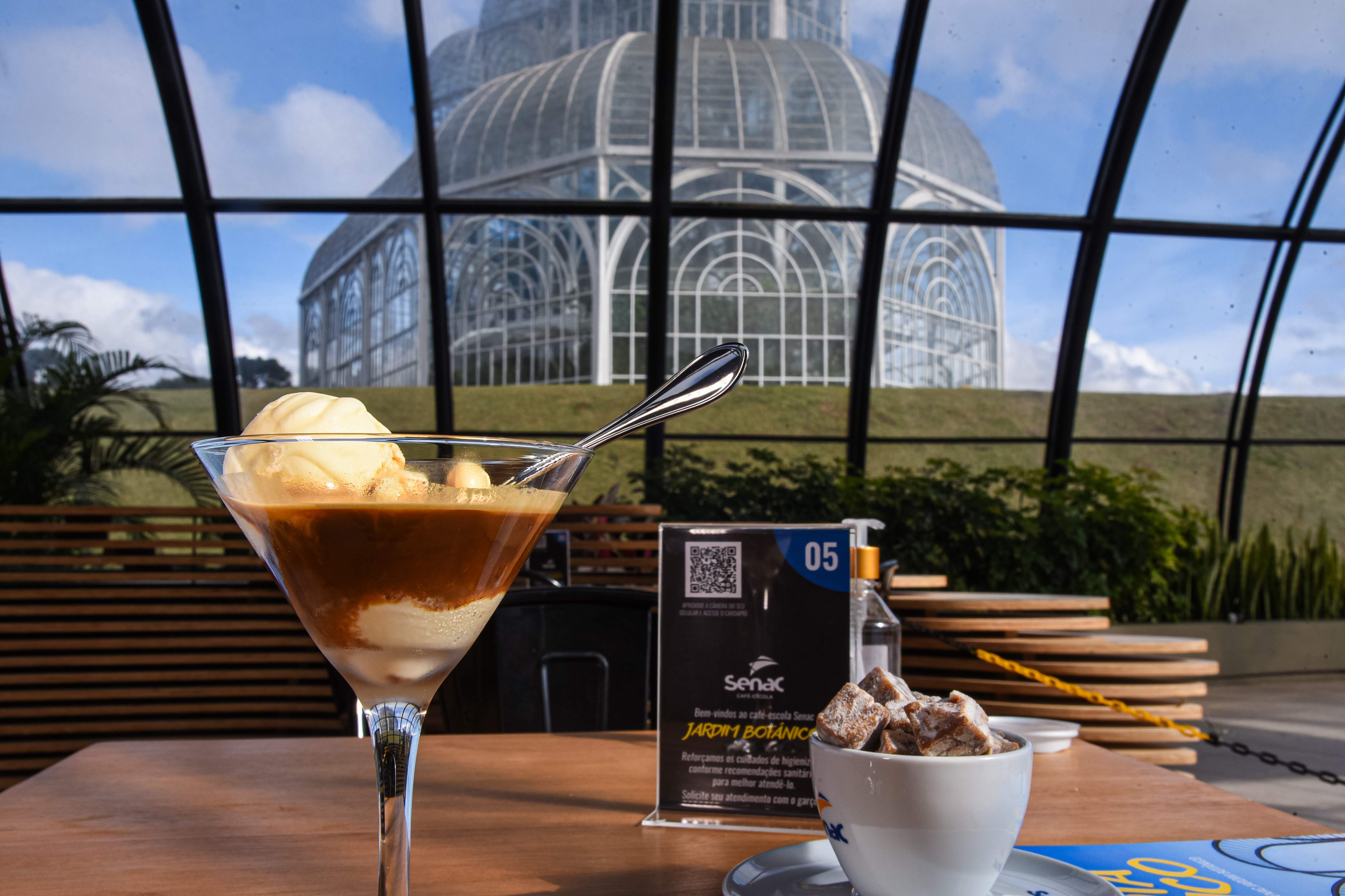 Jardim Botânico ganha café com vista para a estufa