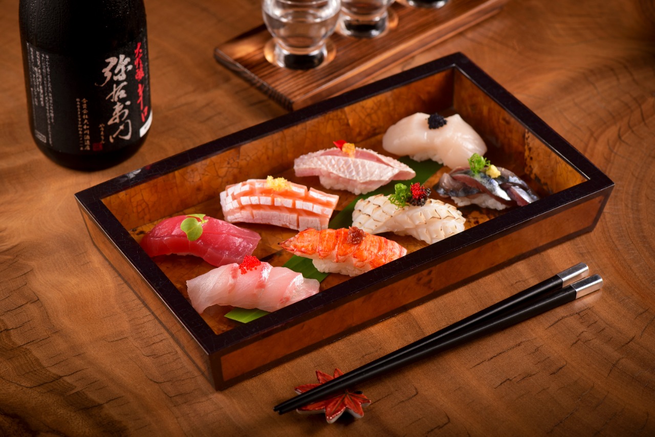 Como avaliar se o restaurante japonês serve bons sushi e sashimi
