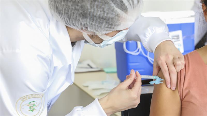 Curitiba antecipa segundas doses de Pfizer; veja calendário da semana
