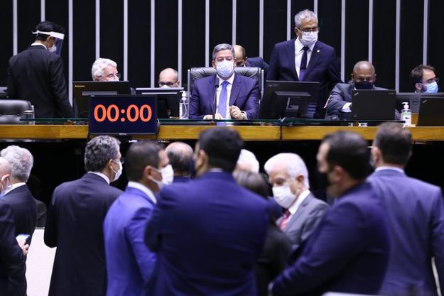 Apenas sete deputados do Paraná foram contra o voto impresso. Veja a lista