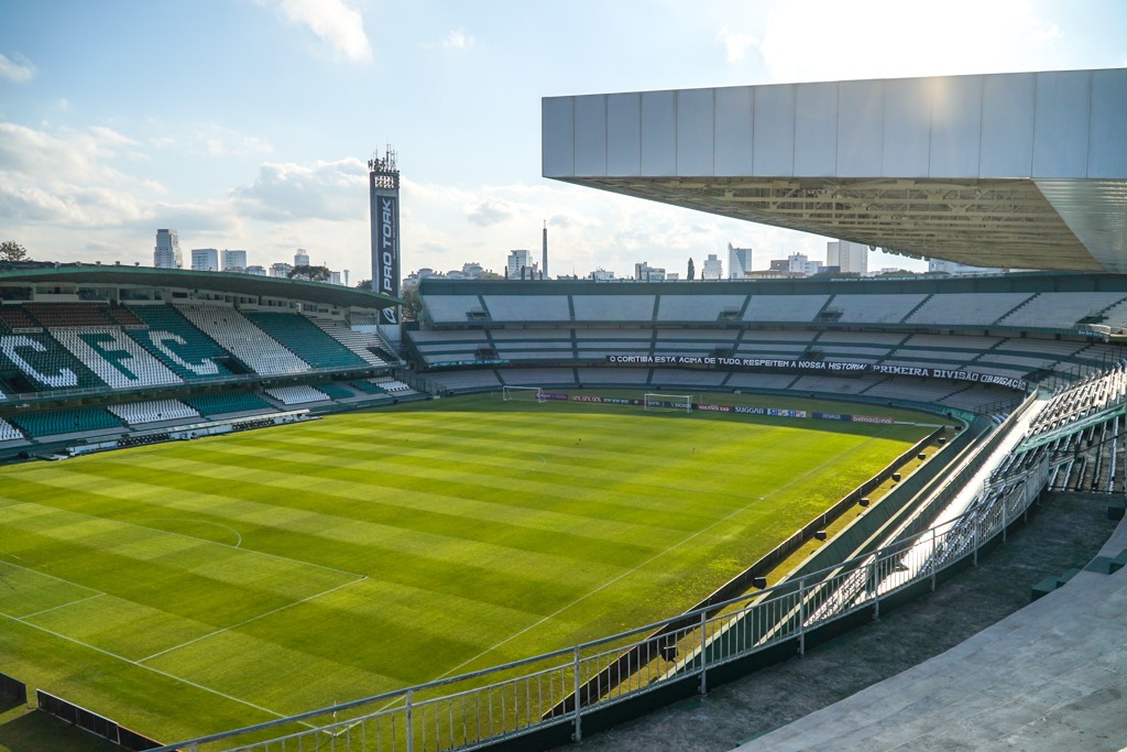 Greca pede que times de futebol façam protocolo para volta de público aos estádios