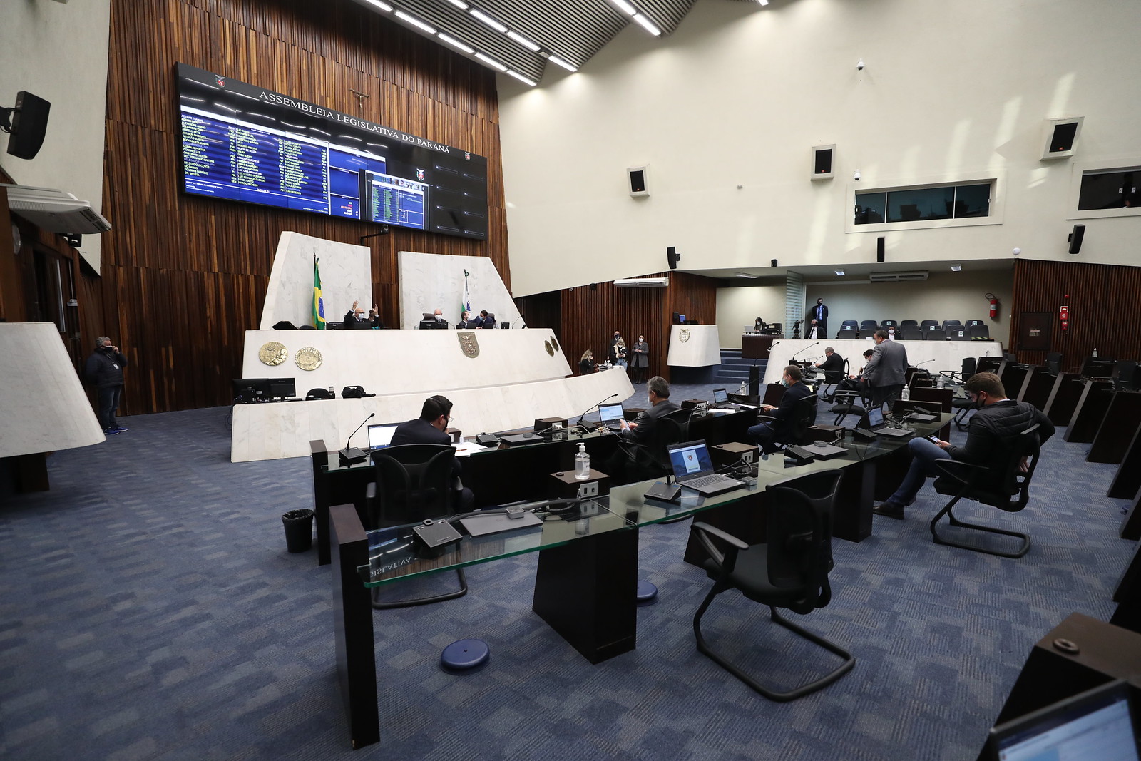 Banheiros unissex são o novo alvo de parlamentares conservadores do Paraná