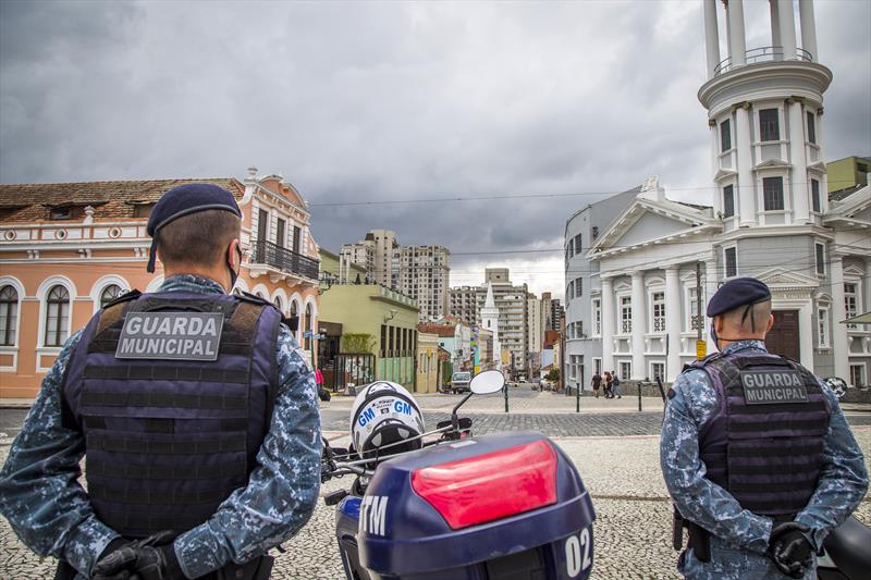 "Eles já chegaram atirando. Três inocentes foram atingidos", diz baleada em ação da GM no Largo
