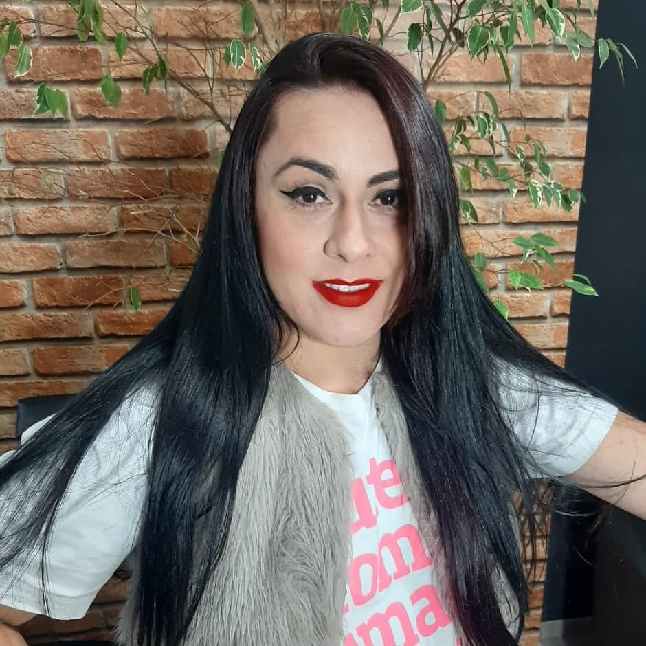 Caso de ativista trans que teve a casa invadida e facas deixadas sobre a cama é arquivado sem perícia
