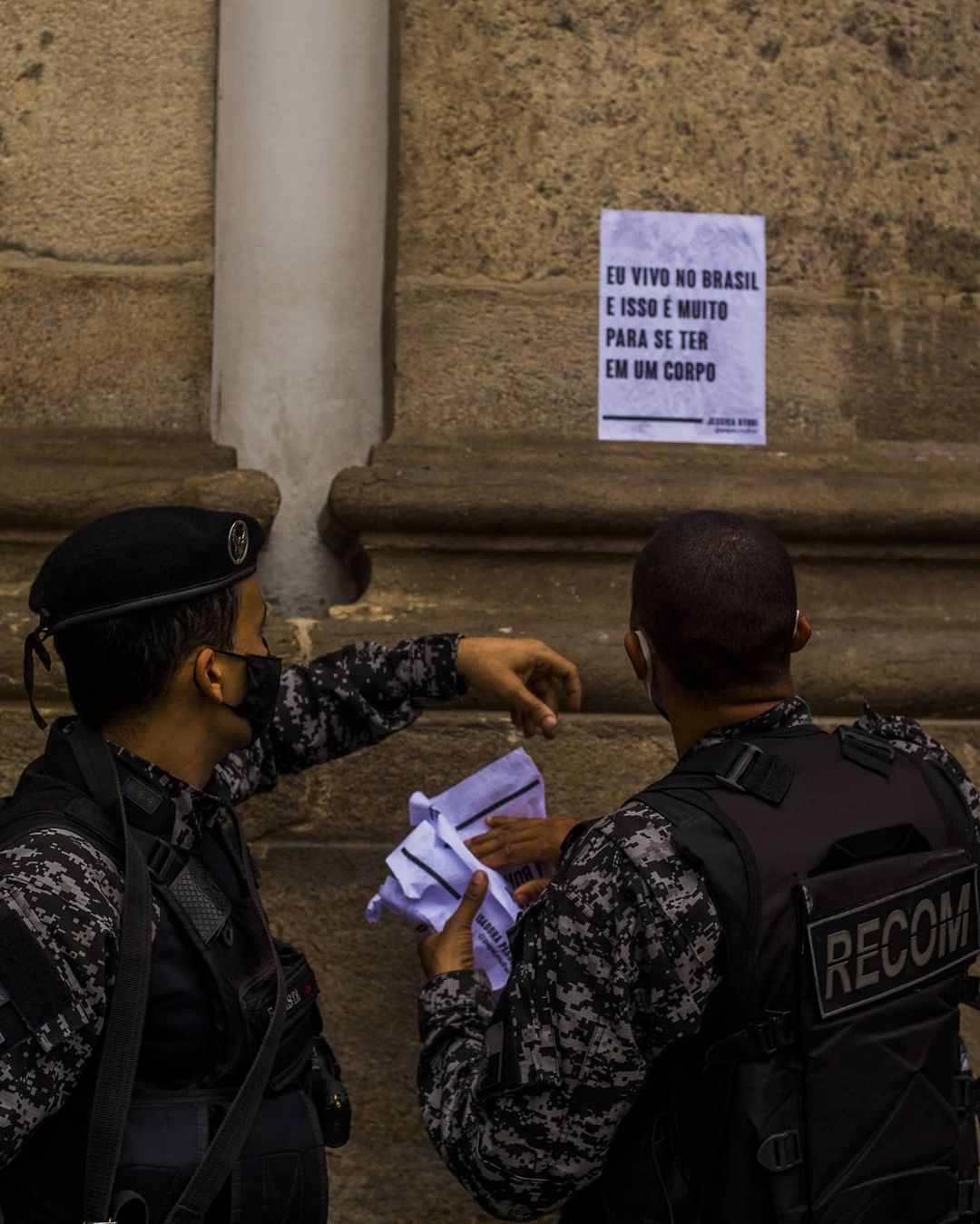 Ela escreveu um poema-protesto para uma geração cansada