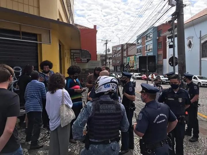 Músicos denunciam abordagem da GM: "20 guardas para lidar com dois artistas pretos"