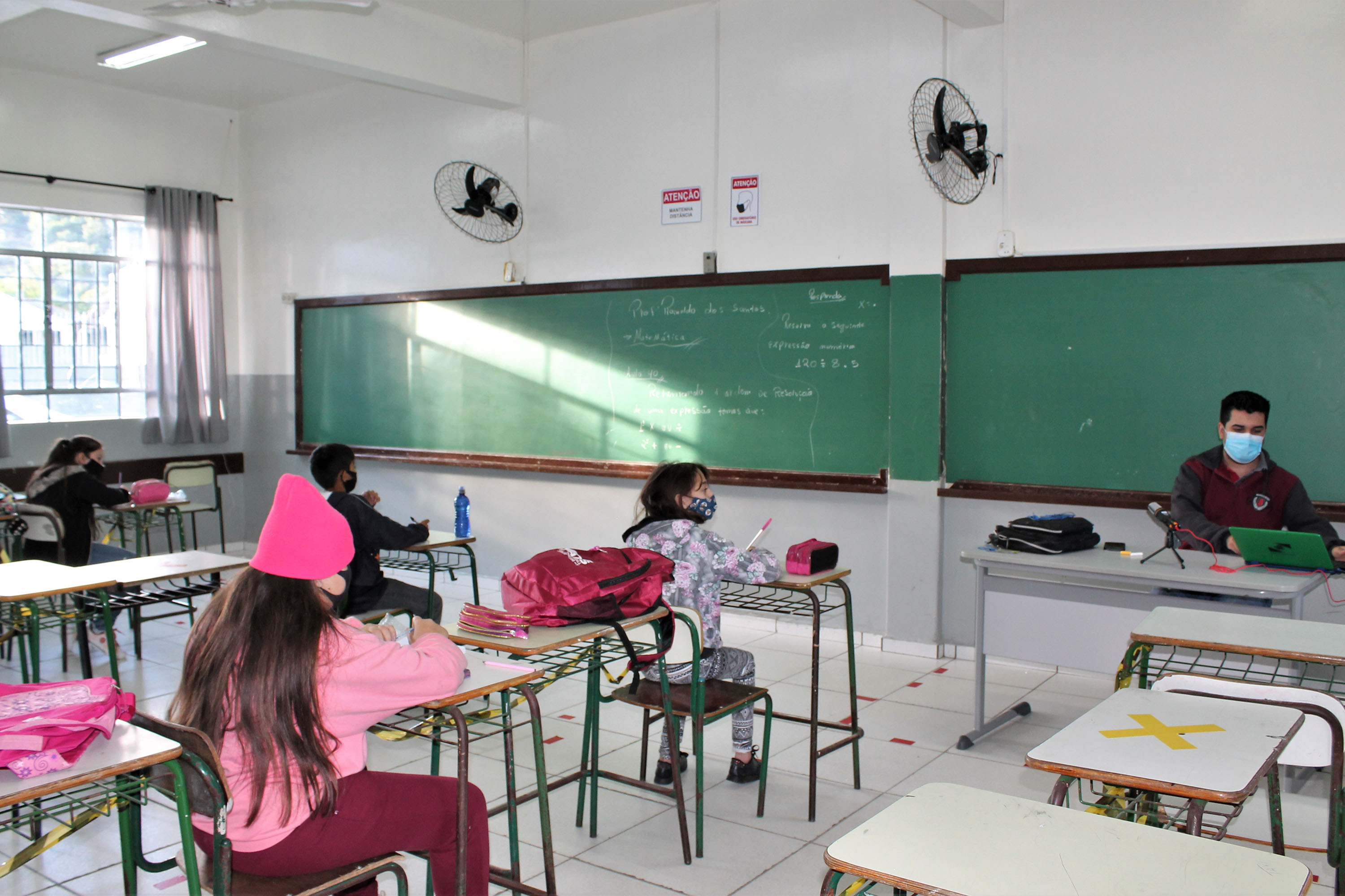 Secretaria de Educação afasta diretores por baixo número de alunos no ensino presencial