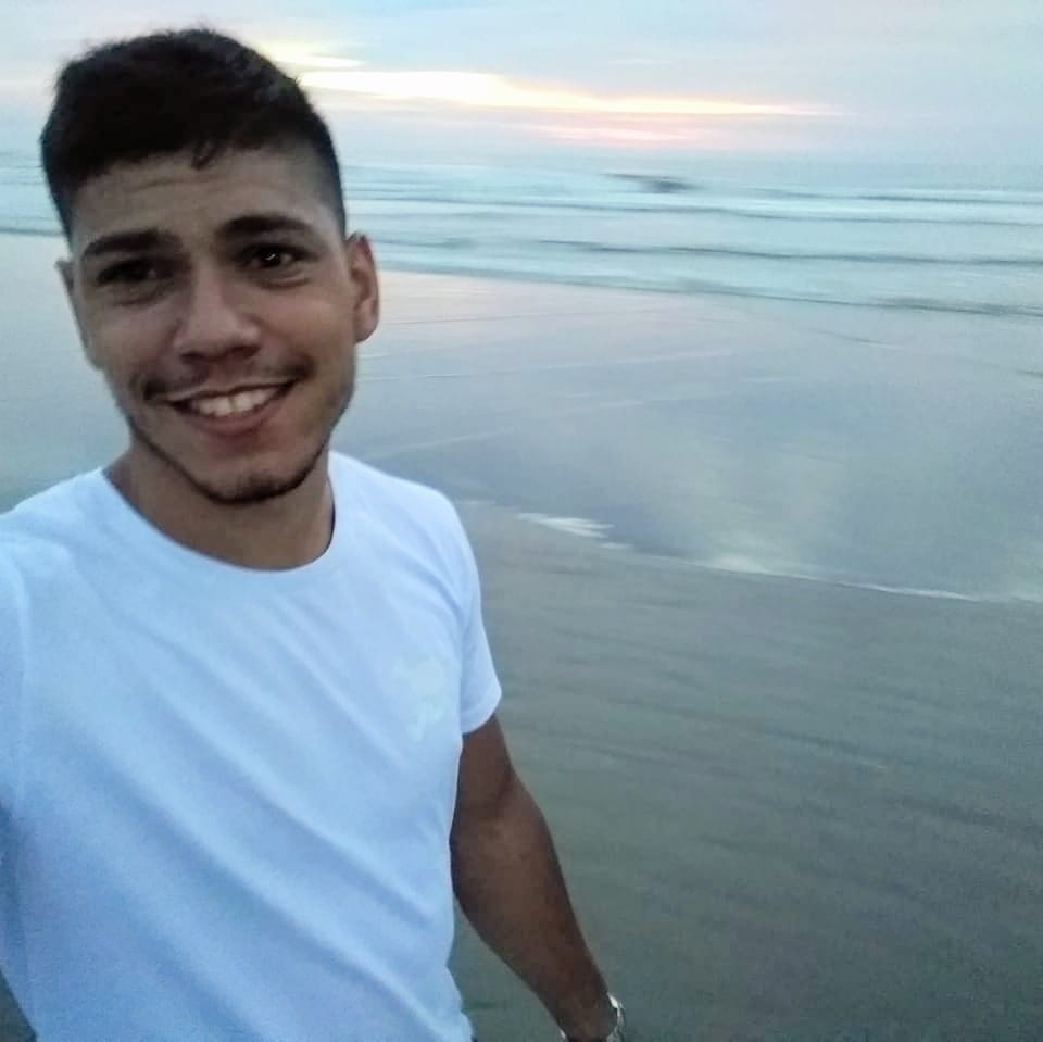 Mateus saiu para comemorar a carteira de motorista e morreu baleado em ação da Guarda Municipal