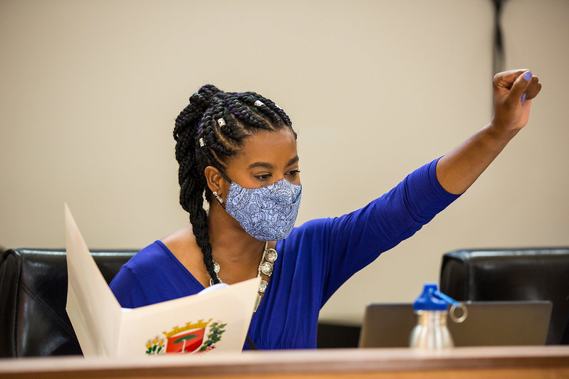 Câmara de Curitiba aprova moção de repúdio a ato racista de vereador de Pinhais