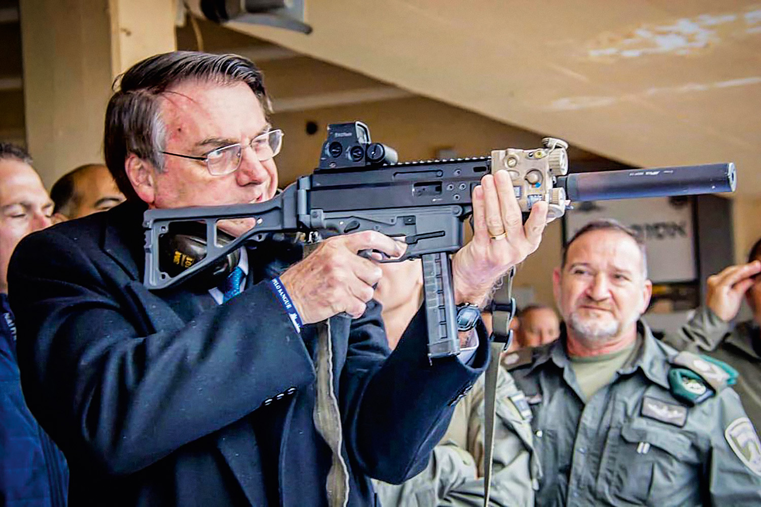 Sob Bolsonaro, registro de novas armas cresceu 137% no Paraná - a maioria nas mãos de civis