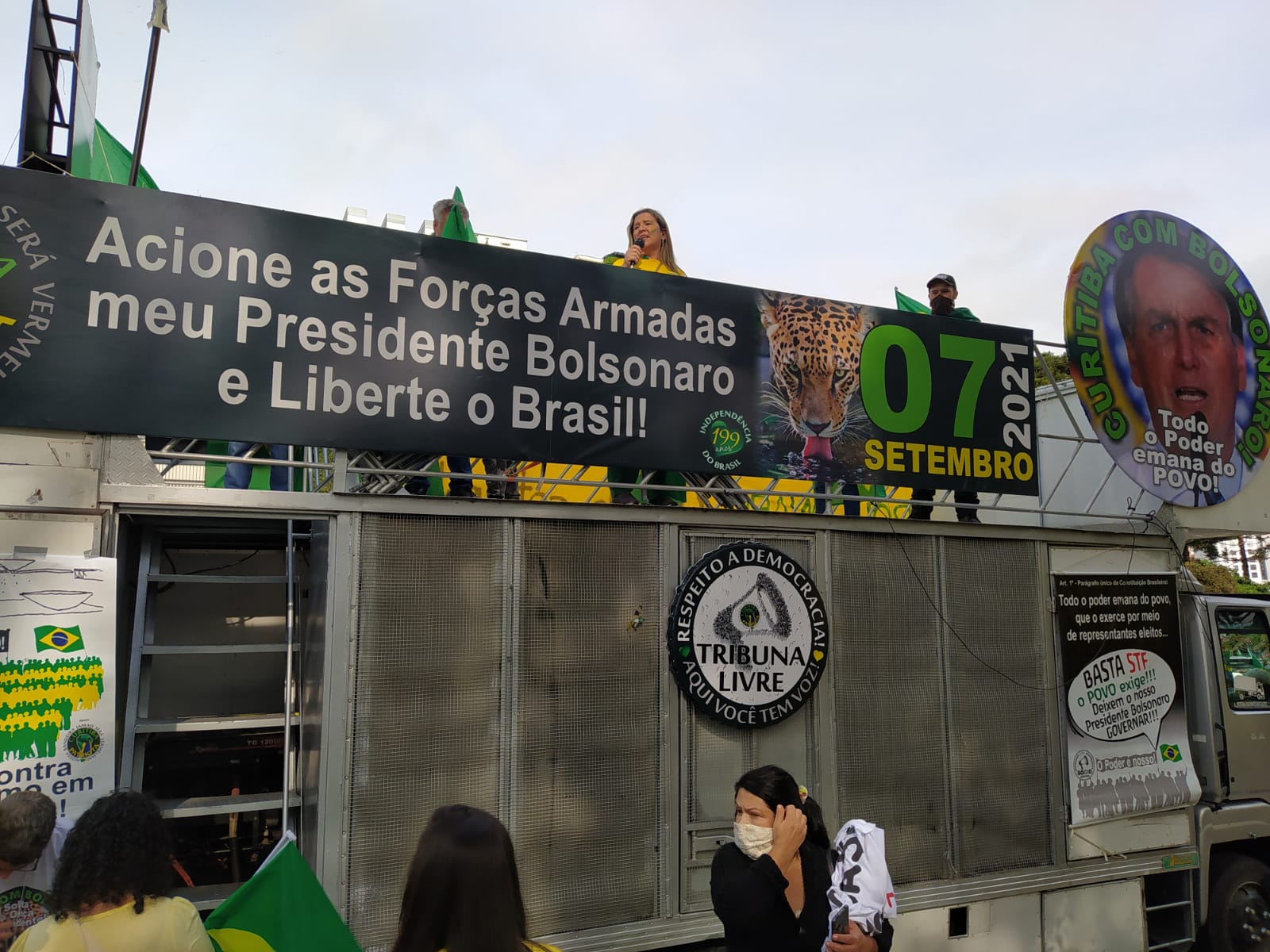 Bolsonaristas pedem golpe, libertação de "presos políticos" e fim do "apartheid sanitário"; veja fotos