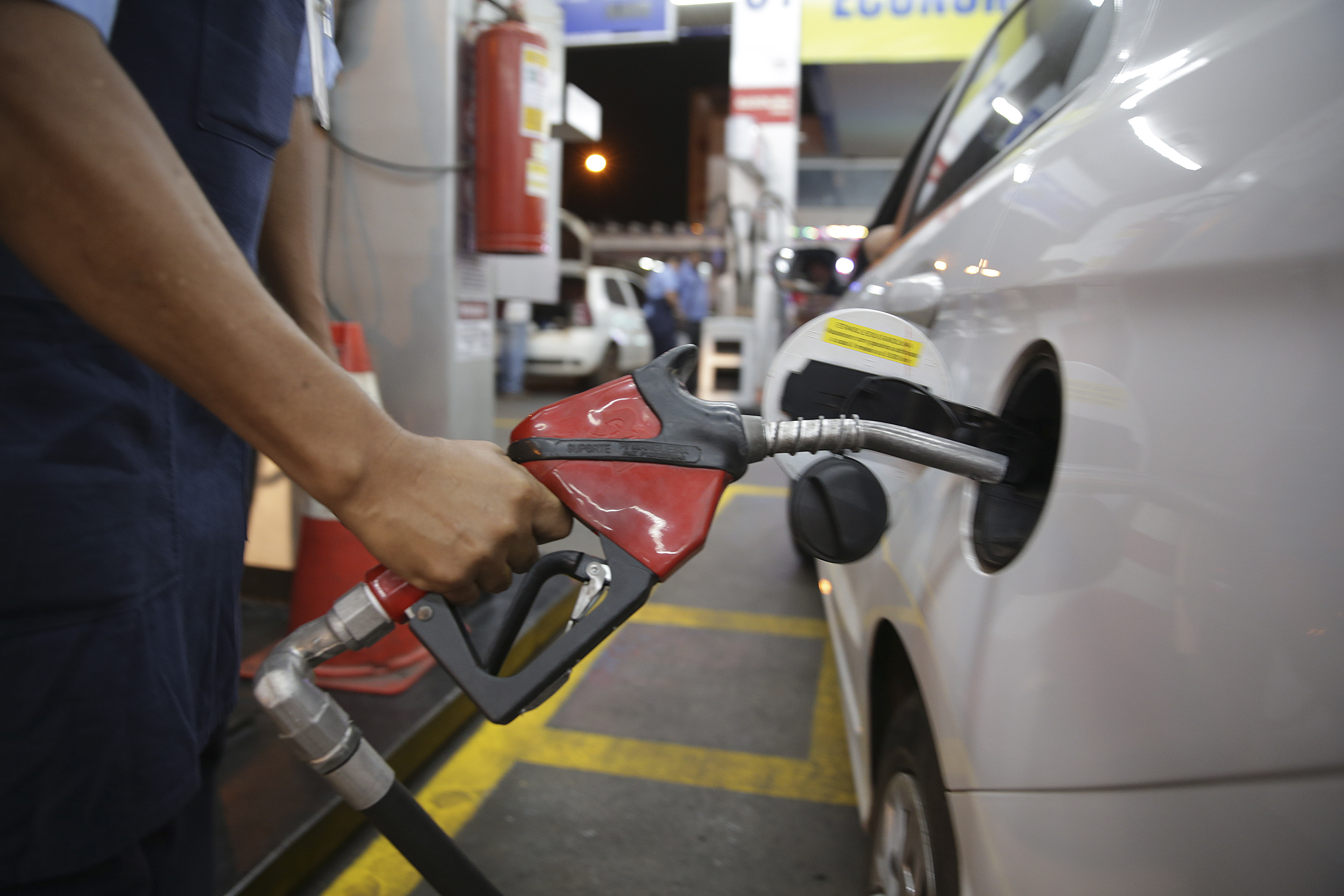 Em seis anos, preço da gasolina aumentou 77% no Paraná