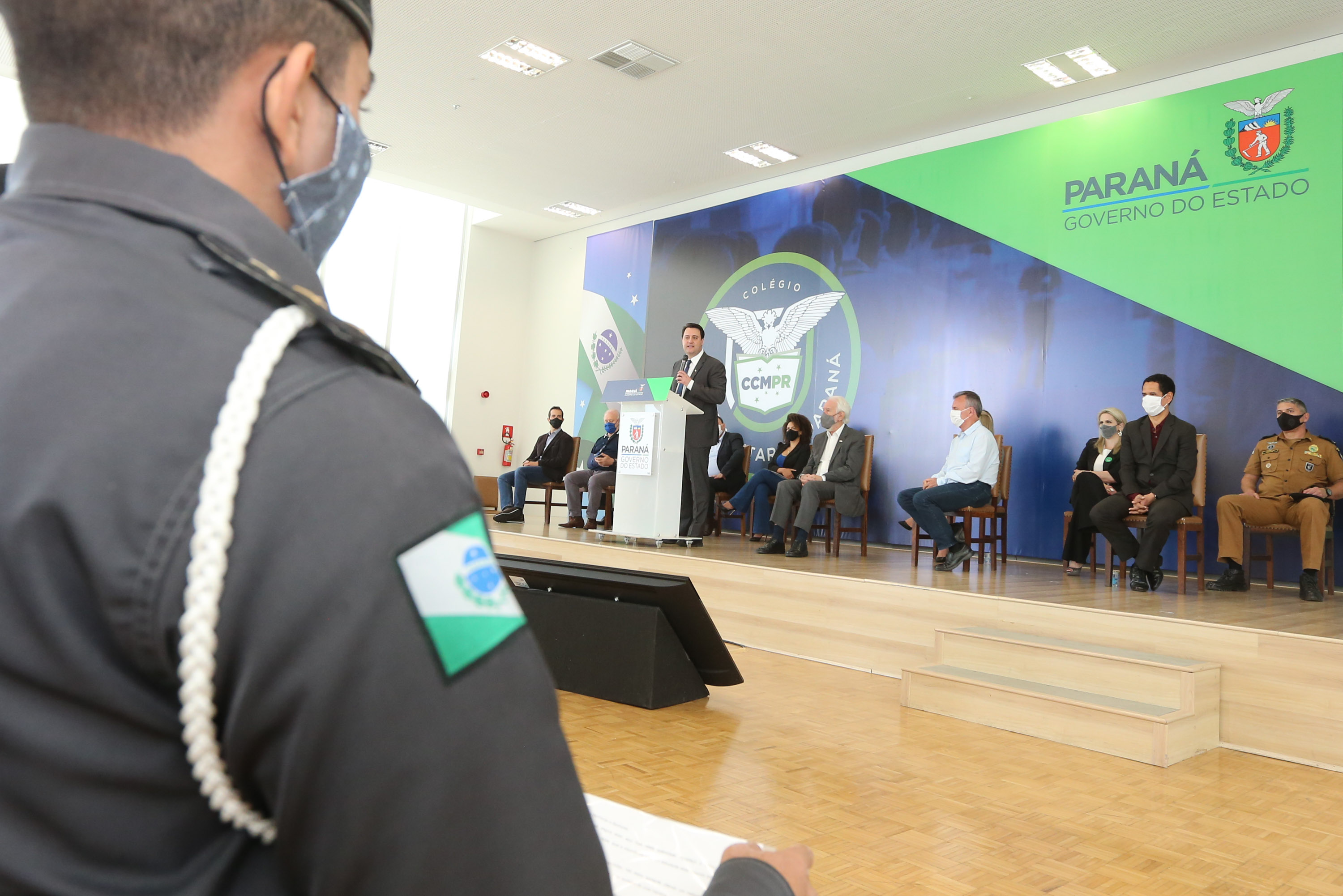 Em meio a escândalos, Ratinho Jr. propõe extinguir cargo de diretor militar de escolas cívico-militares