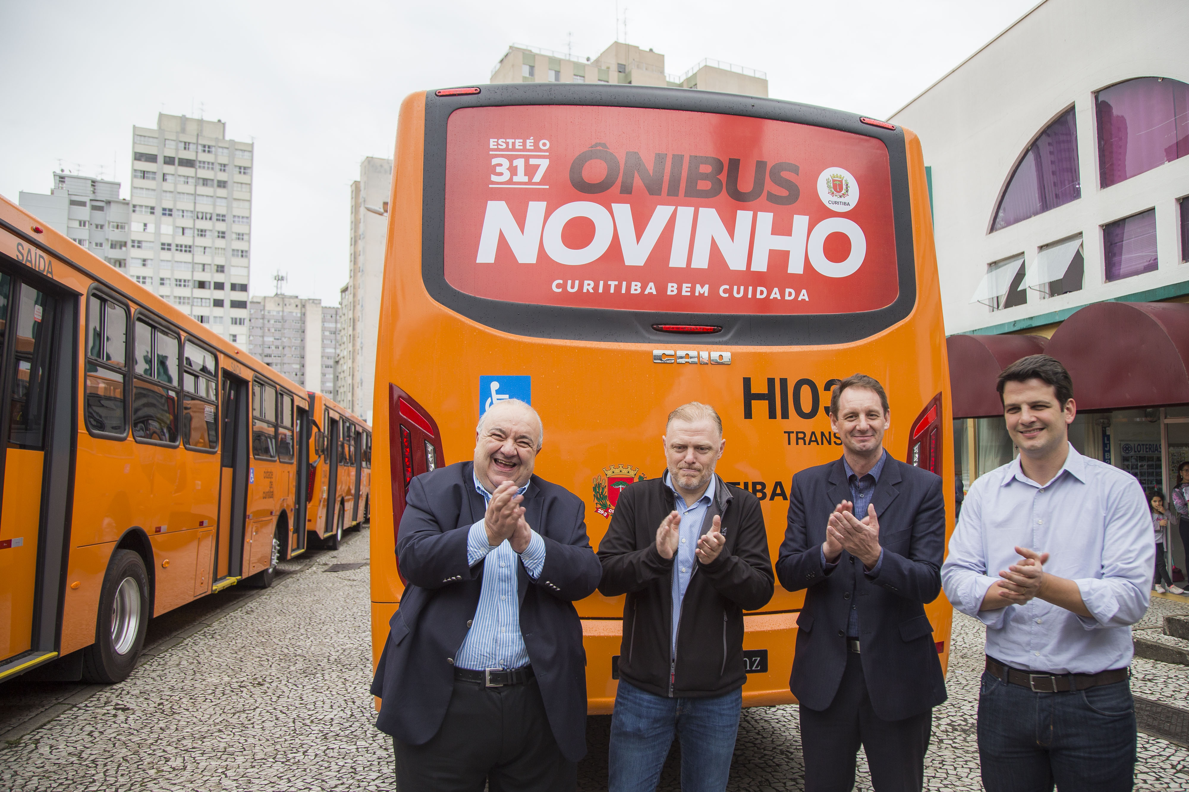 A publicidade de Greca custou caro à população