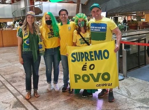 Jornalista que noticiou ida de juíza a ato contra o STF é alvo de inquérito e presta depoimento