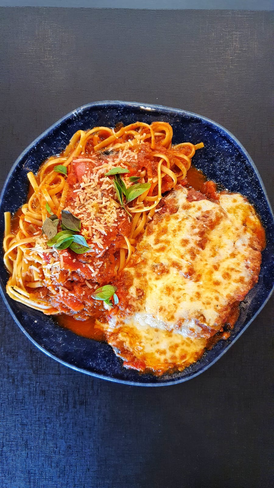 Cozinheira prova 55 parmegianas e elege os 10 melhores de Curitiba