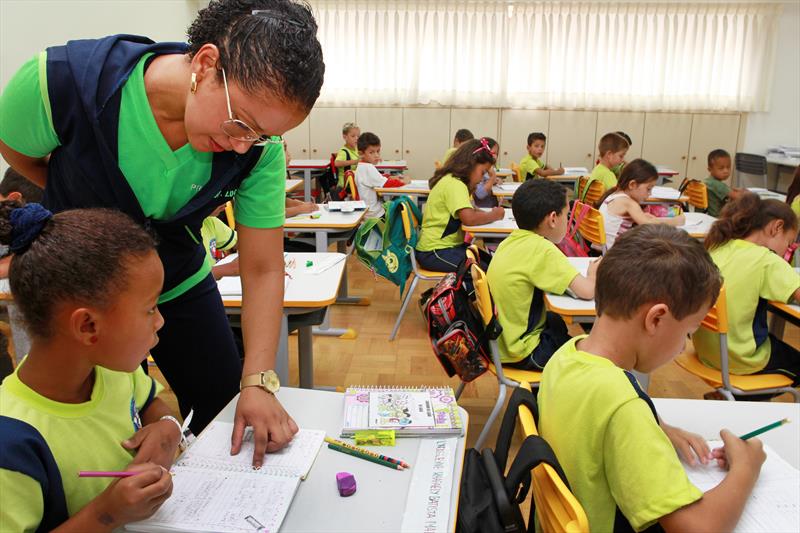 Professores querem convocar greve contra mudanças na progressão de carreira