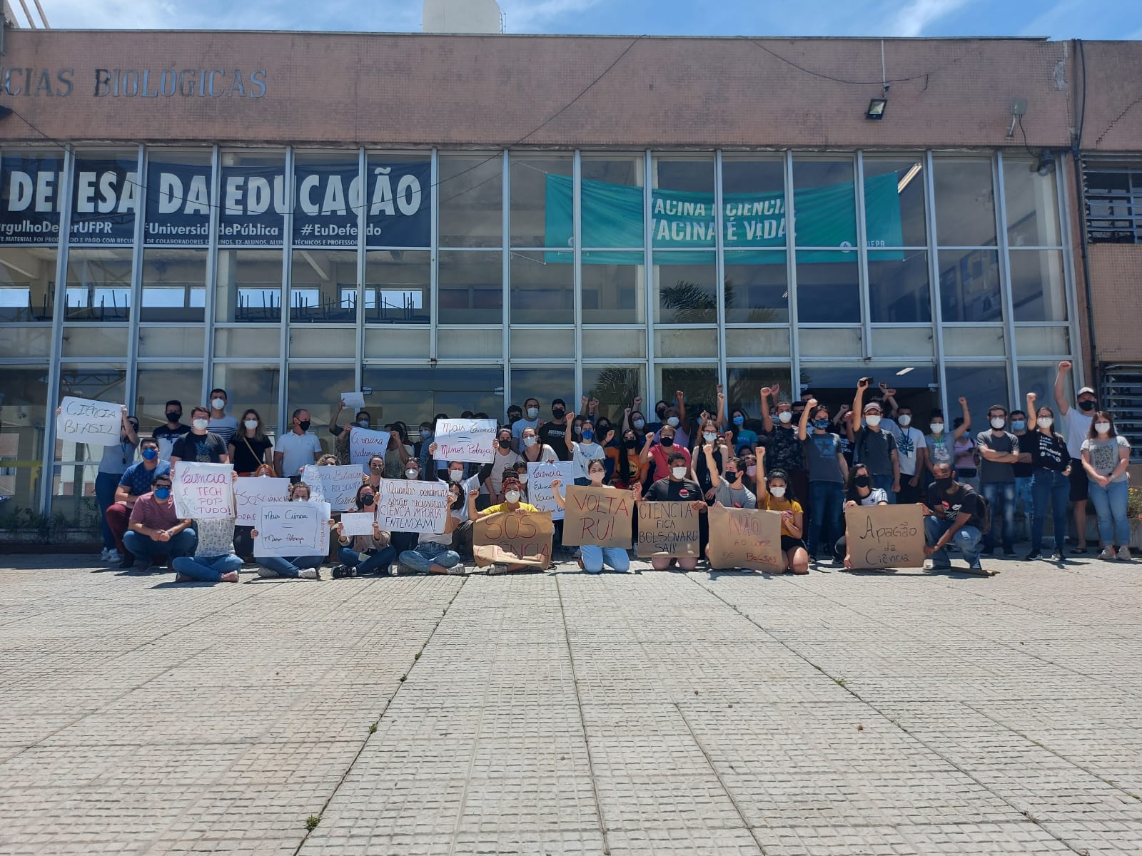 UFPR tem ato contra novo corte que pode inviabilizar pesquisa e bolsas em 2022