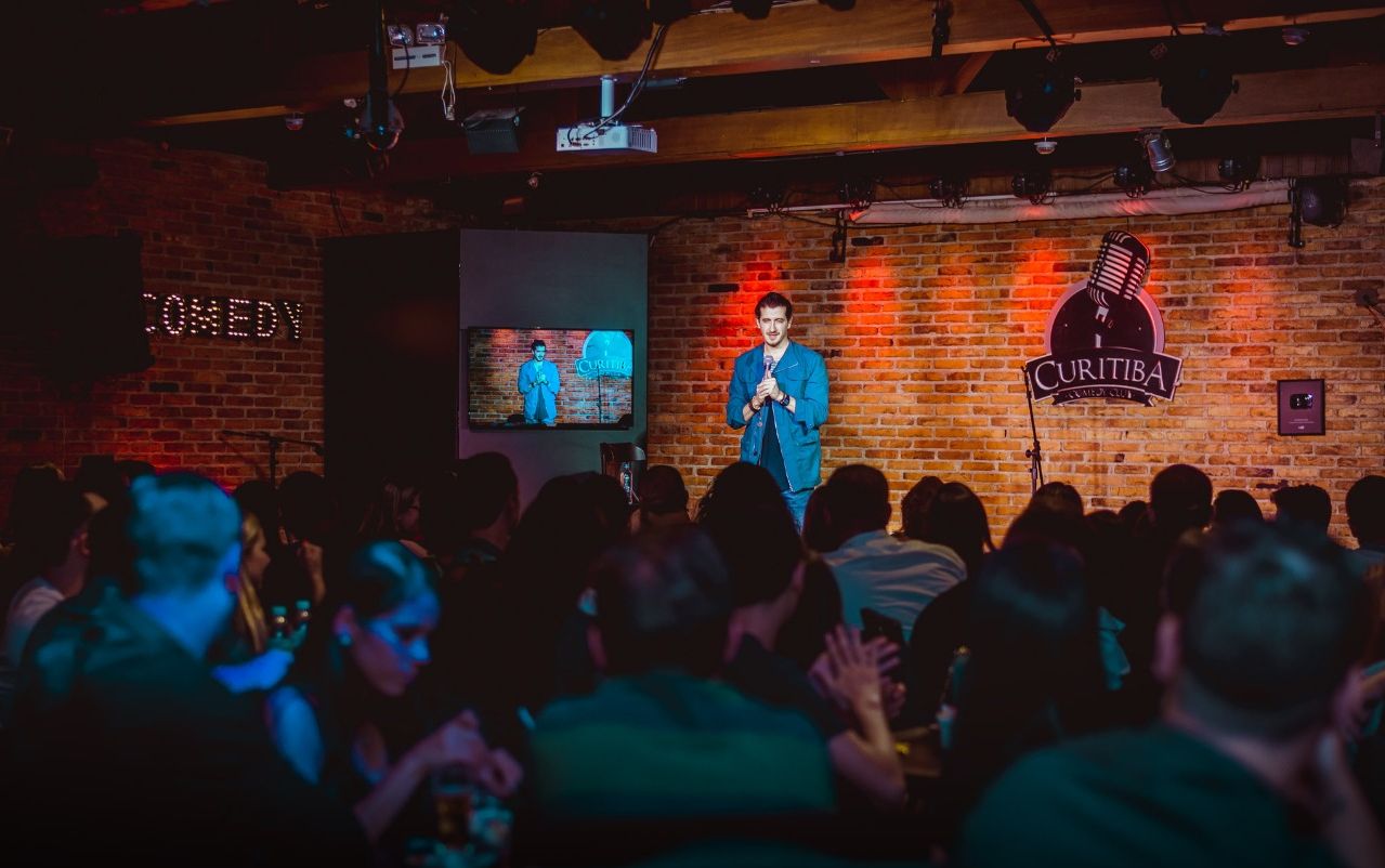 Após um ano fechado, Curitiba Comedy Club vai reabrir em Santa Felicidade