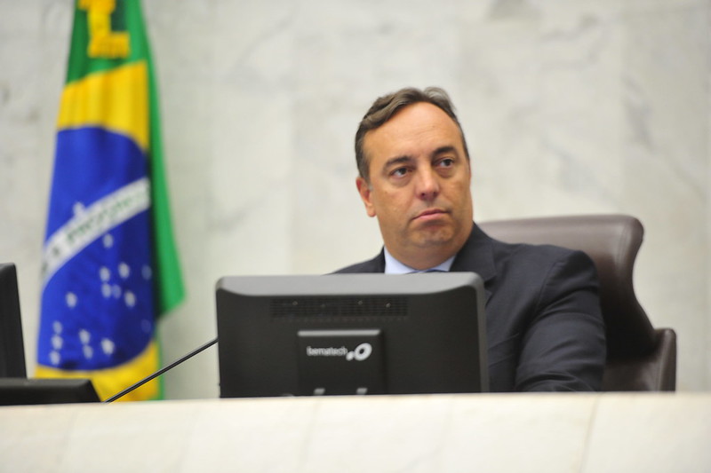 Saída de Francischini quebra maior bancada da Assembleia, mas não muda perfil da Casa