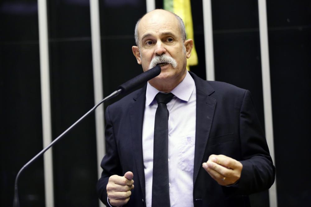 Deputado do Paraná diz que há professores "maconheiros" que "nem banho tomam"