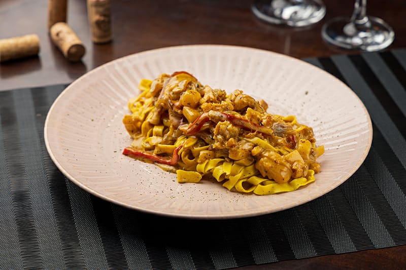 Cozinhas da Índia e Itália se misturam no Curry Pasta e dão vida a pratos surpreendentes