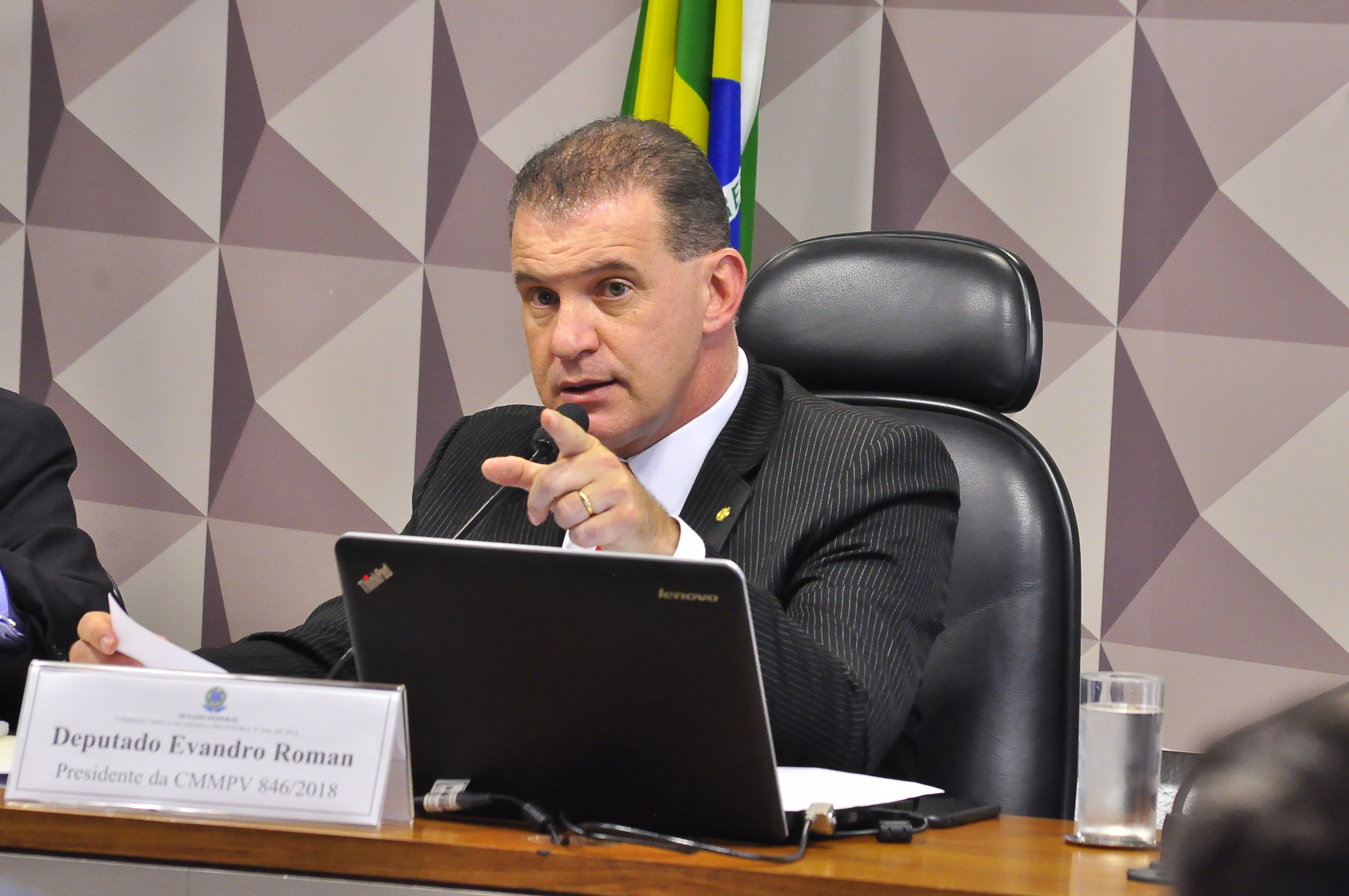 Evandro Roman é cassado por infidelidade partidária em processo movido por Stephanes Jr.