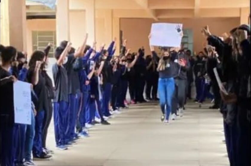 Ato de racismo em colégio cívico-militar gera manifestações e onda de solidariedade