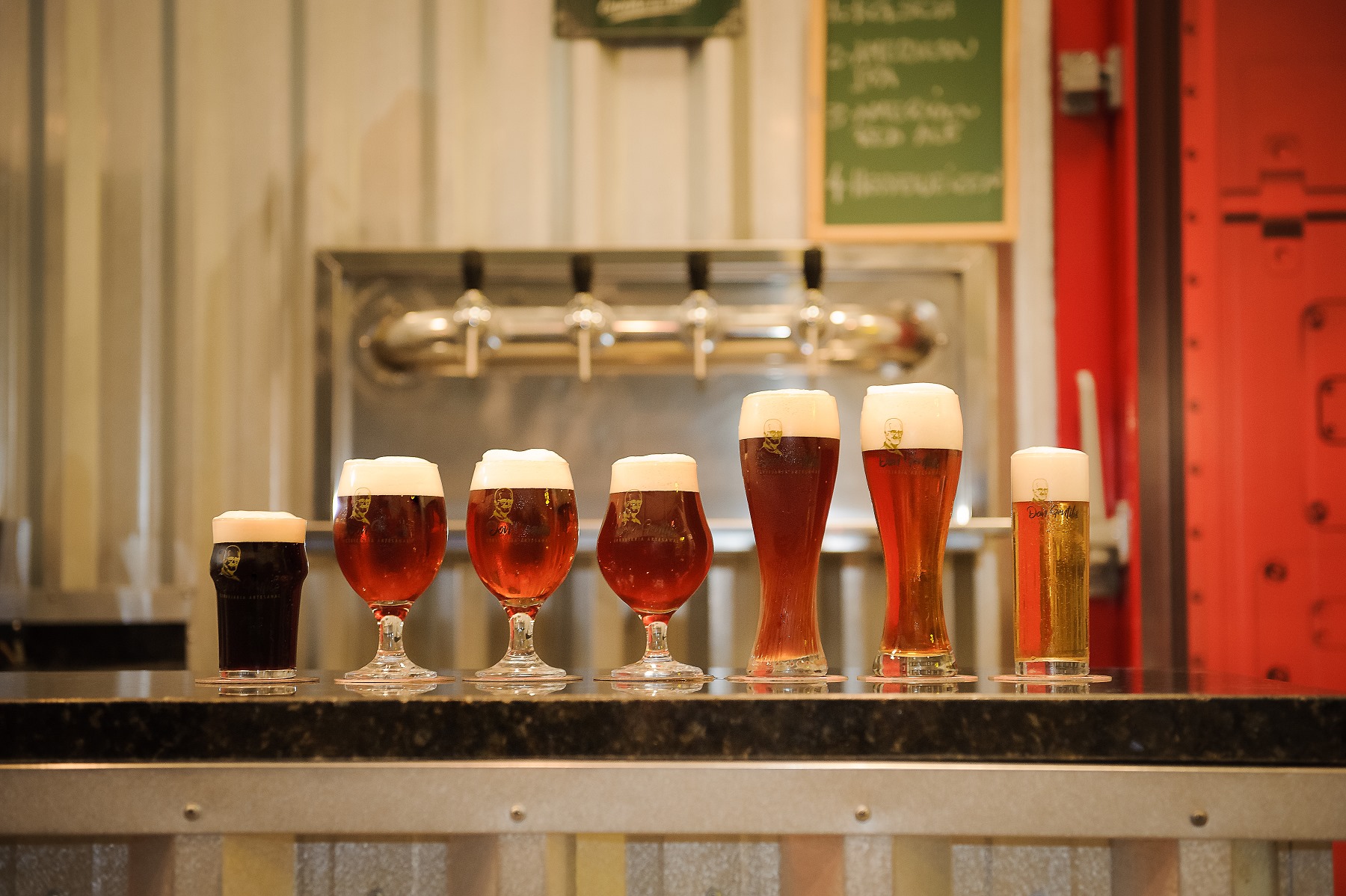 Sem Pilsen e invencionices, cervejaria em Pinhais faz cervejas clássicas e foca no mercado de luxo