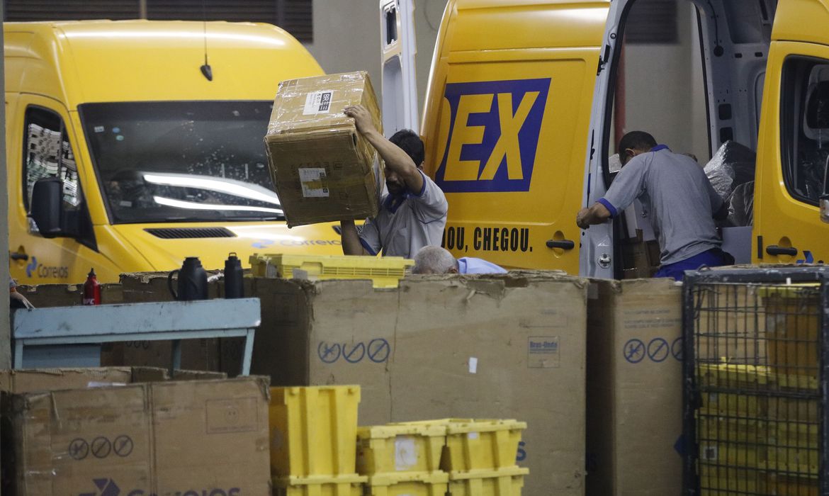 De eletrônicos a antiguidades, Correios leiloa “refugo” de unidades do Paraná