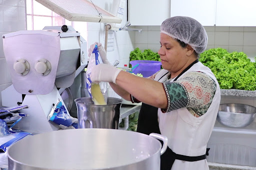 Paraná quer terceirizar merenda escolar nas 2,1 mil escolas da rede estadual