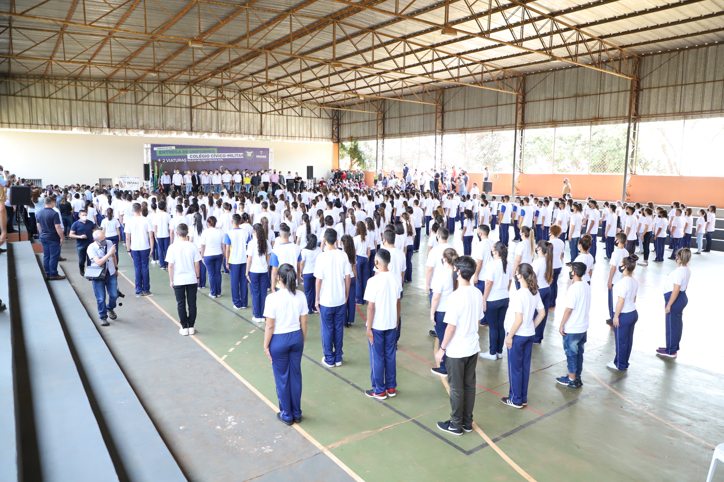 Ratinho Jr. vai manter escolas militares de programa em extinção por Lula