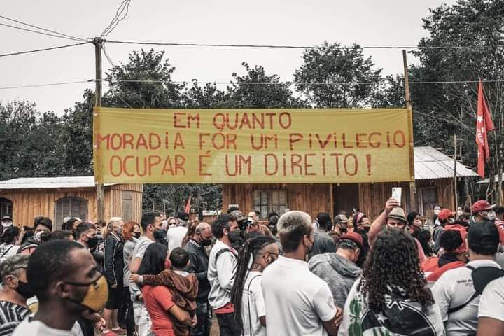 Moradores da ocupação Nova Esperança fazem protesto contra a violência policial
