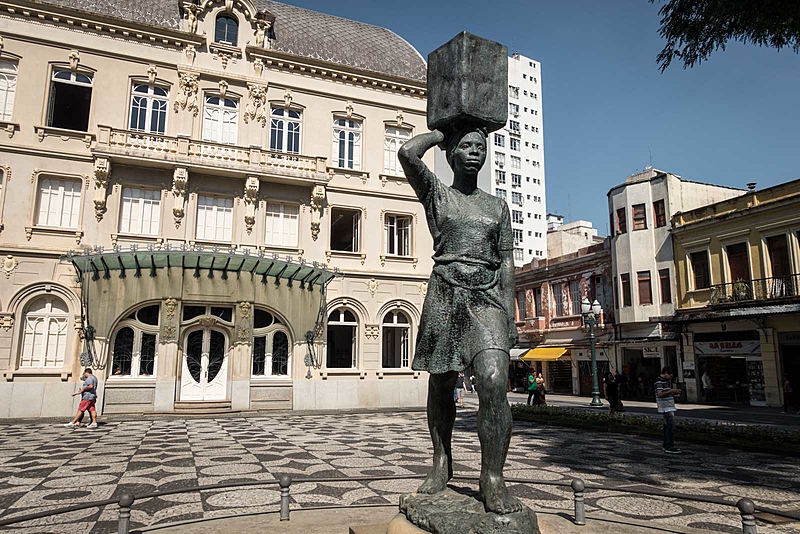 Capital mais negra do Sul, Curitiba passou por branqueamento estratégico, aponta pesquisa