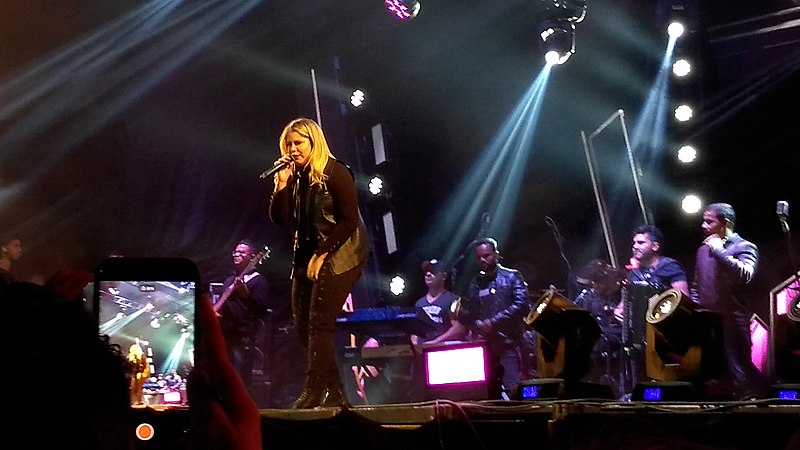 Marília Mendonça fez o macho cantar o ridículo da própria macheza, diz professor de Filosofia