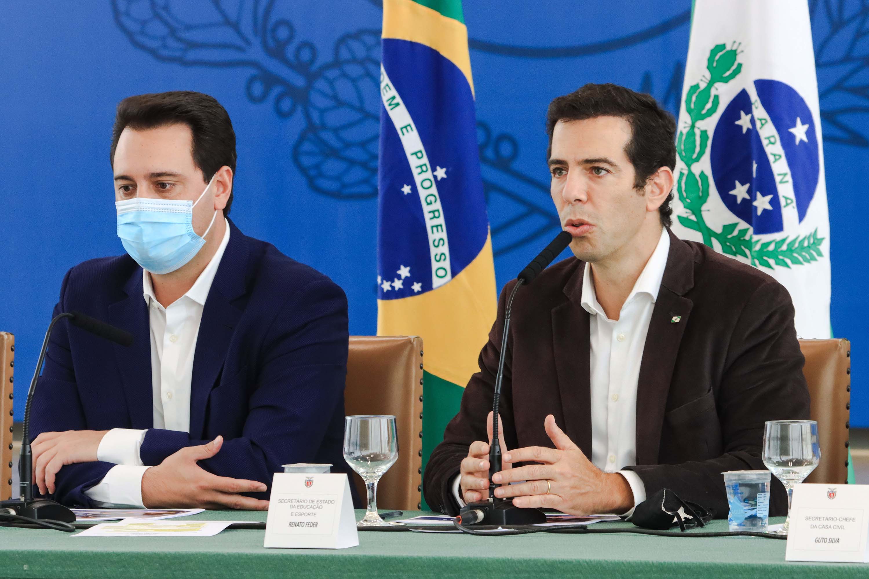 Professores dizem que "aumento histórico" de salário anunciado por Ratinho é distorção