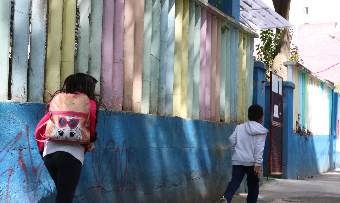 Como lidar com a dificuldade dos estudantes de acordar cedo na volta às aulas