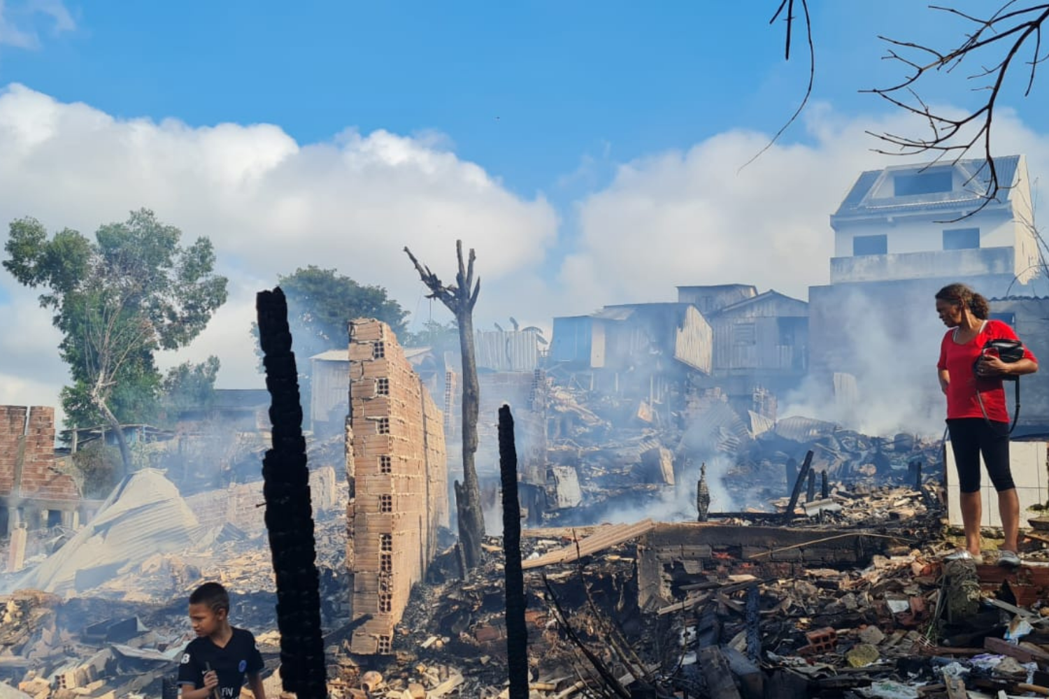 "Foi tudo muito rápido, quando vimos o fogo já tinha tomado conta"