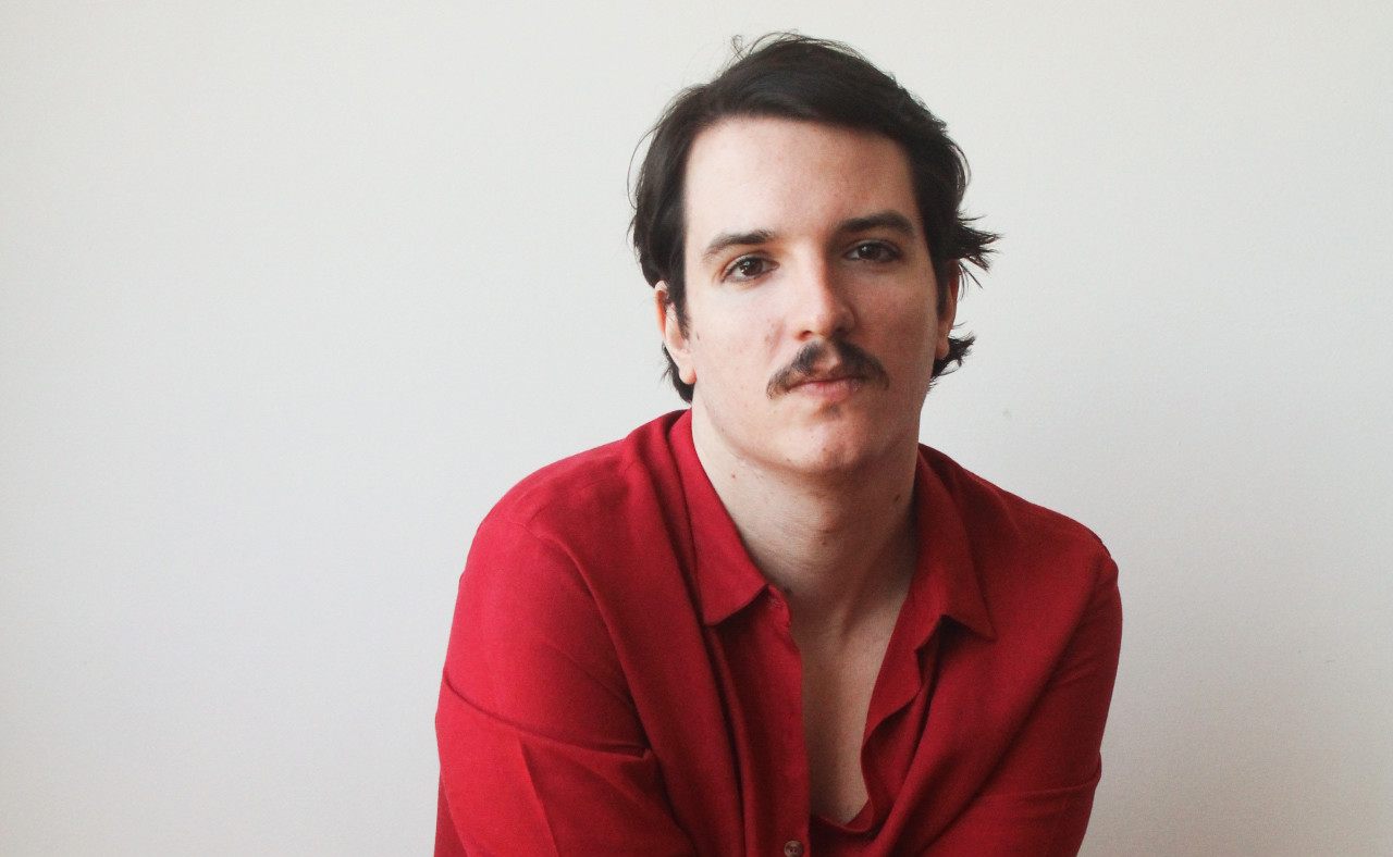 "Eu estava morto. Escrever esse livro me salvou a vida", diz Mateus Baldi, autor de "Formigas no paraíso"