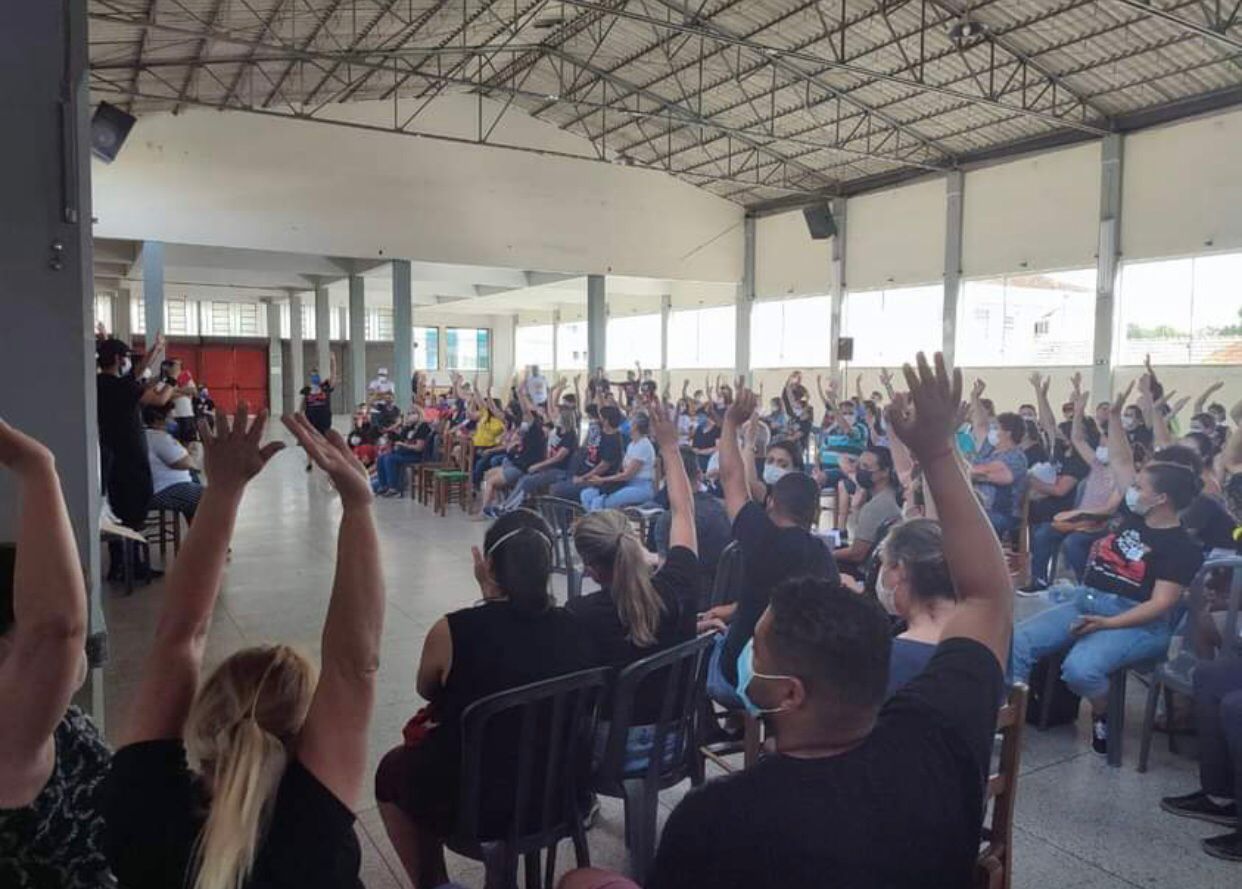 Servidores suspendem greve em Araucária