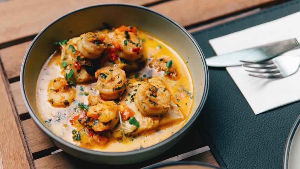 Restaurante Antonina 336 adiciona toque contemporâneo e exalta a cozinha caiçara