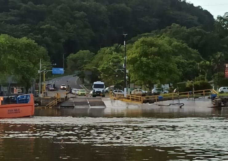 Trapiche de Guaratuba afunda e deixa travessia da baía ainda mais demorada